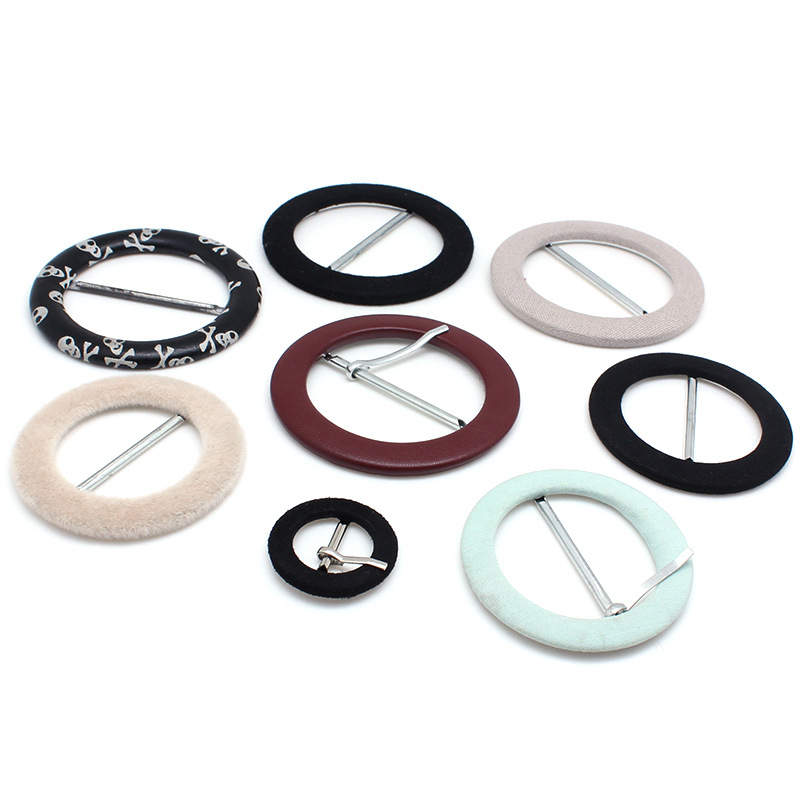 ما هو الإبزيم المغلف بالقماش ولماذا يعد الخيار الأمثل لمشاريع الأزياء والحرف المتميزة